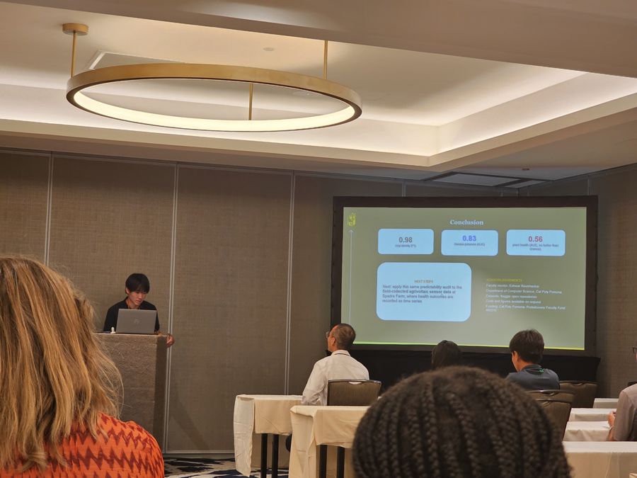 A lab student presenting machine-learning results in the Technology Applications in Horticulture session